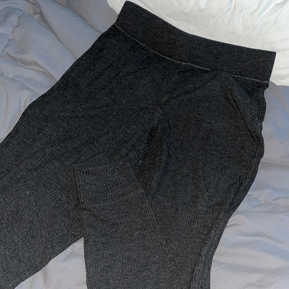 grey/black joggers